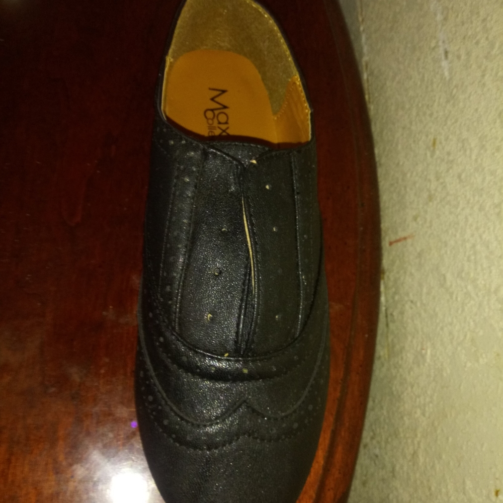 shoes - Picture 2 of 3